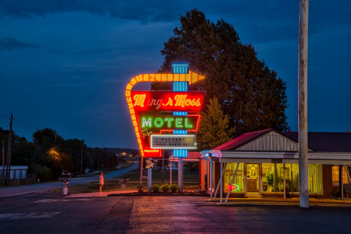 American Dreamscapes / Munger Moss Motel.